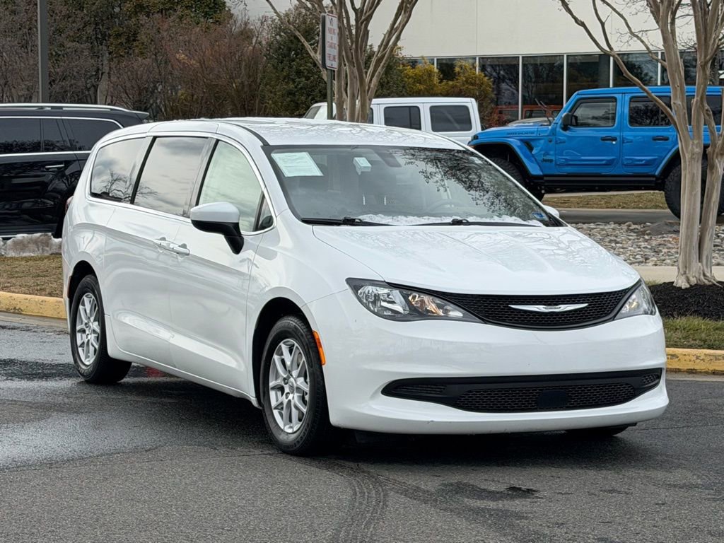 Certified 2022 Chrysler Voyager LX image 1