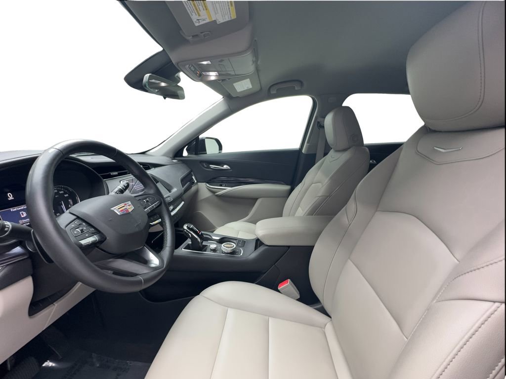 Used 2022 Cadillac XT4 Luxury w/ Cold Weather Package image 21