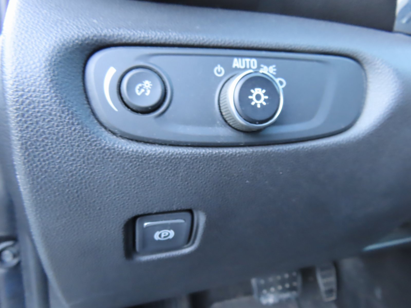 Used 2020 Chevrolet Blazer LT image 13