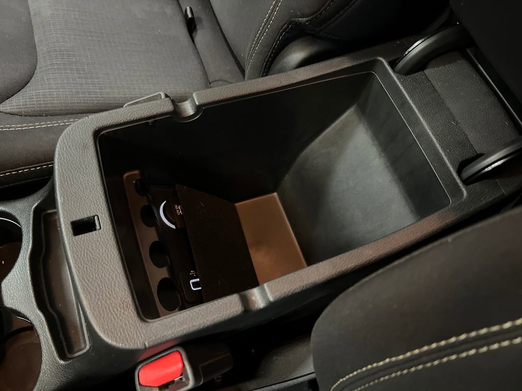 Used 2017 Jeep Cherokee Latitude w/ Safety/Convenience Group FWD image 28