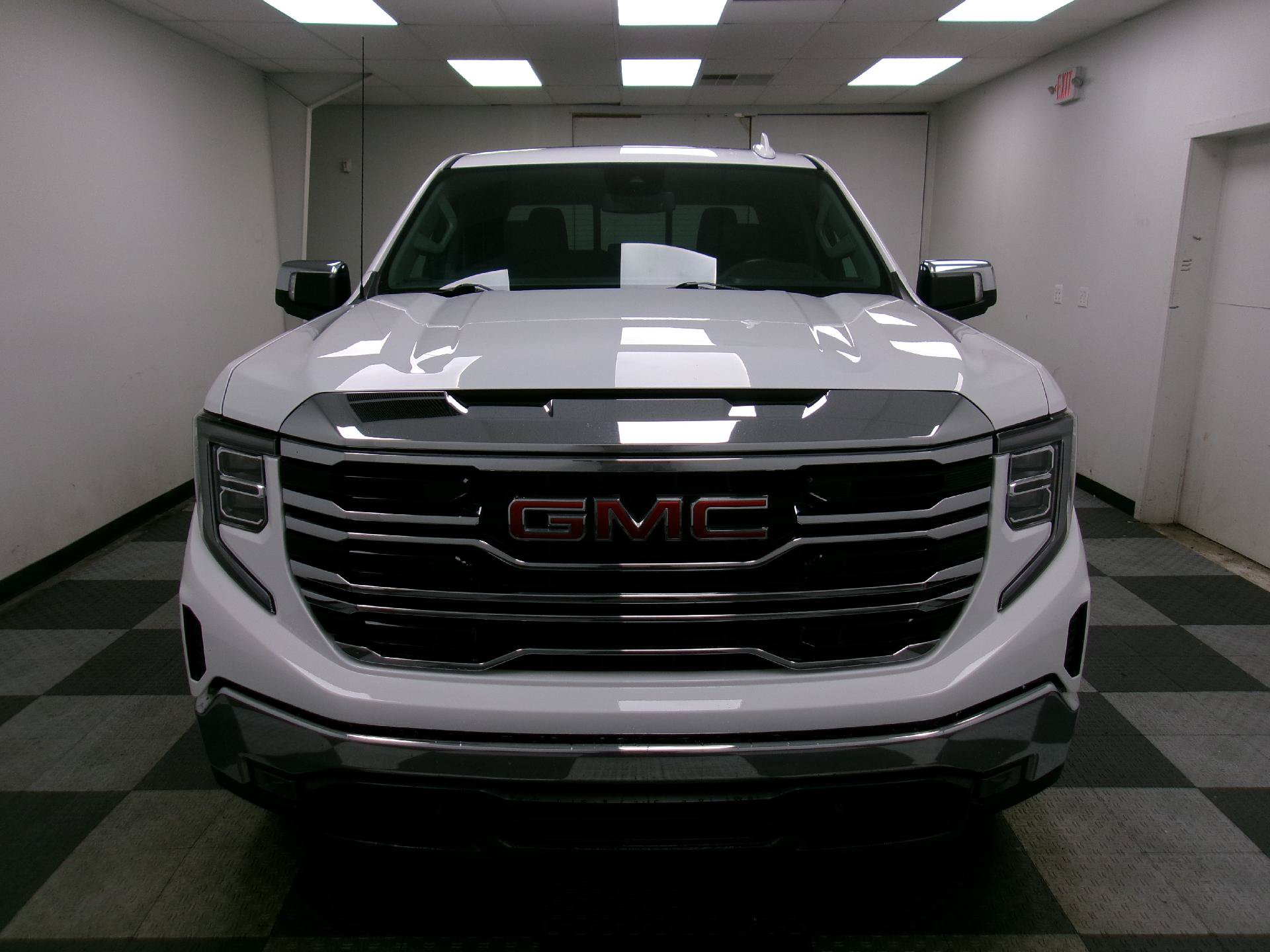 Used 2023 GMC Sierra 1500 SLT w/ SLT Premium Package AWD/4WD image 18