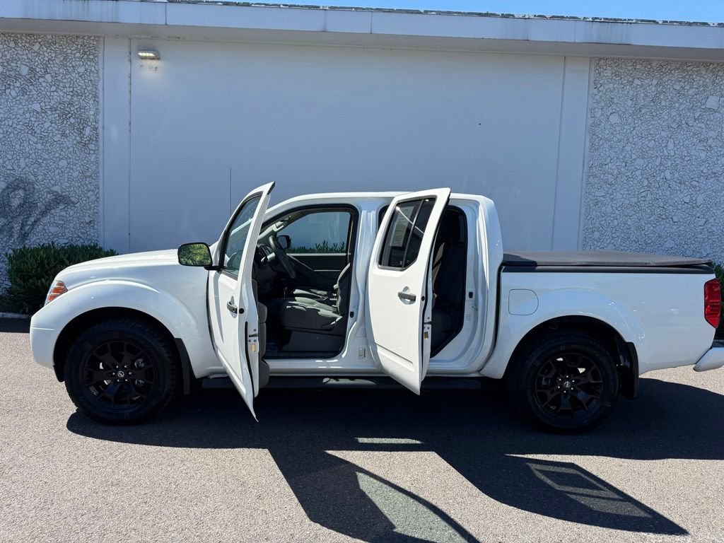 Used 2021 Nissan Frontier SV w/ Midnight Edition Floor Mats AWD/4WD image 17