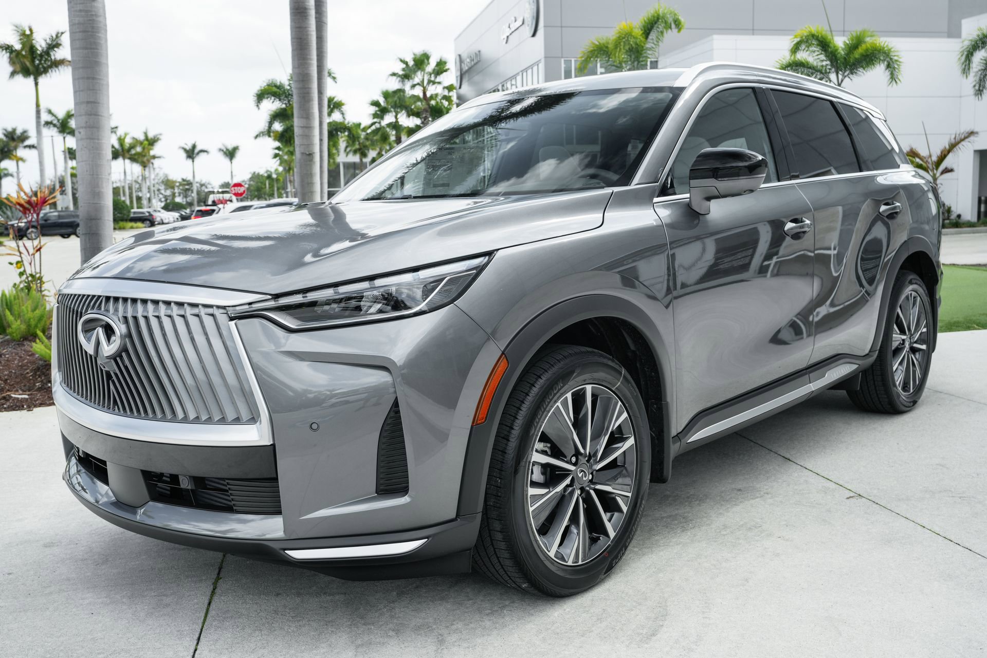 New 2026 INFINITI QX60 Luxe w/ Family Package image 4