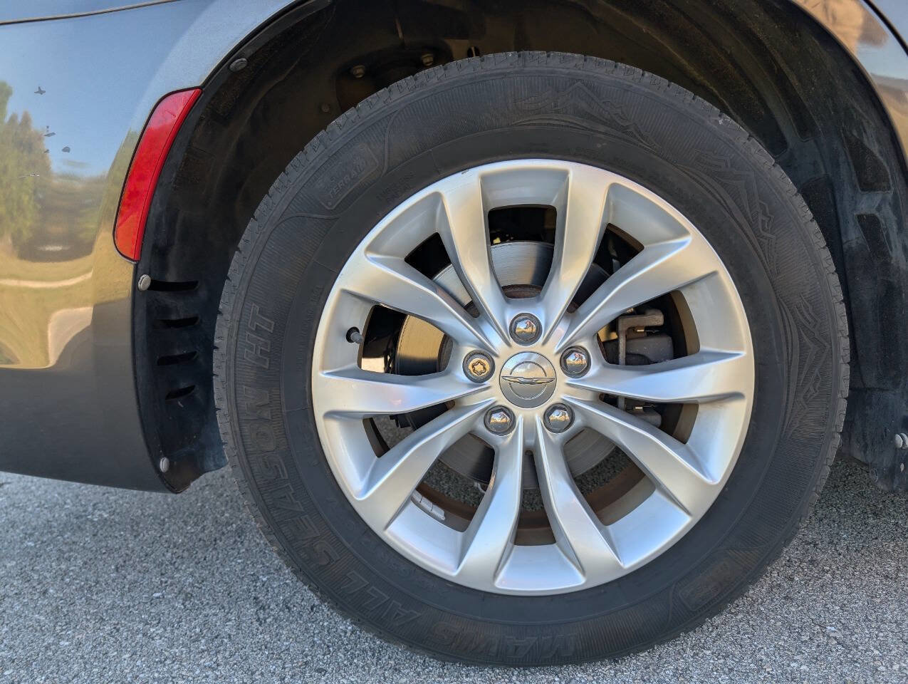 Used 2016 Chrysler 300 Limited w/ Driver Convenience Group image 31