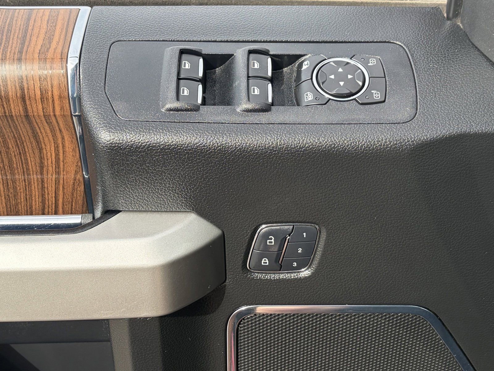 Used 2015 Ford F150 Lariat w/ Equipment Group 501A Mid AWD/4WD image 23