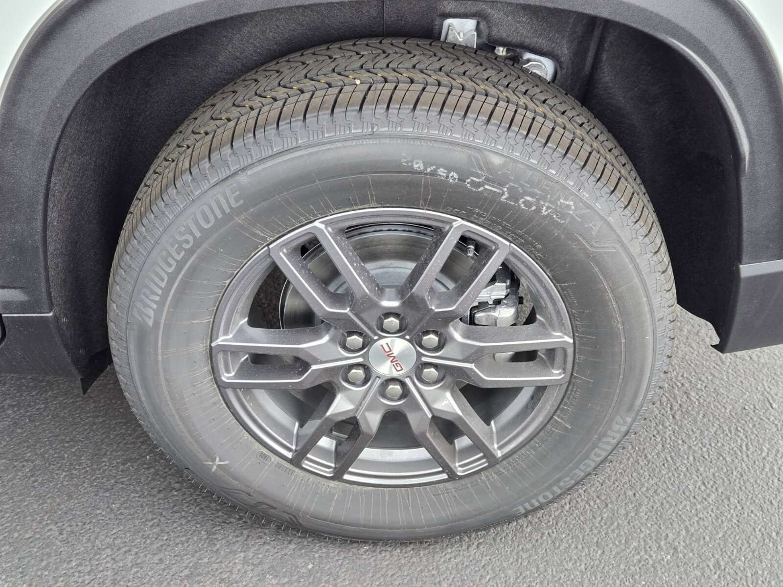 New 2025 GMC Acadia Elevation image 5