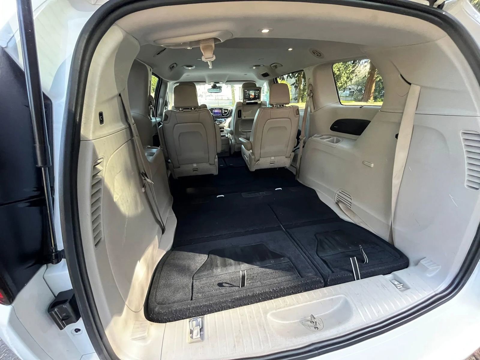 Used 2017 Chrysler Pacifica Touring-L Plus w/ Advanced Safetytec Group image 12