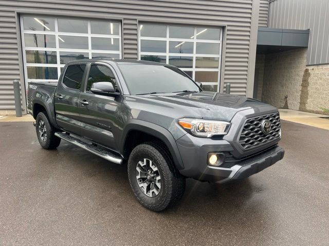 Used 2022 Toyota Tacoma TRD Off-Road AWD/4WD image 3