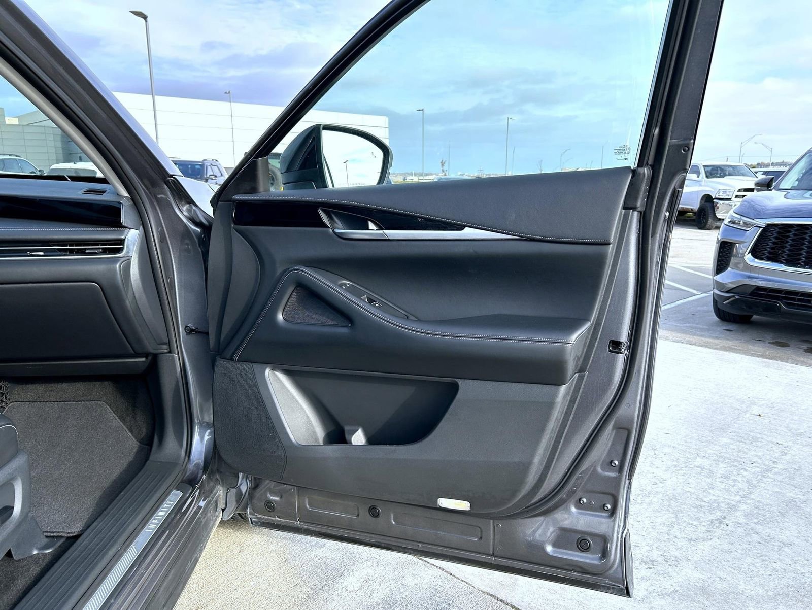 Used 2025 INFINITI QX60 Pure w/ Cargo Package image 15