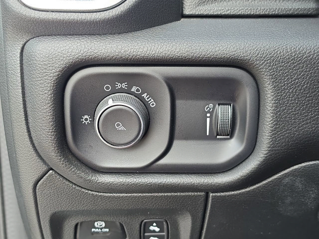 Used 2023 RAM 1500 Laramie AWD/4WD image 33