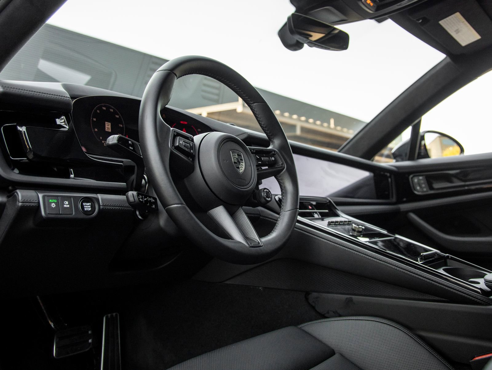 Used 2025 Porsche Panamera Turbo image 4