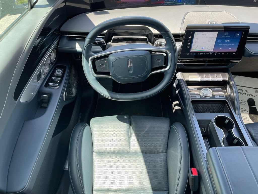 Used 2025 Lincoln Nautilus Reserve AWD/4WD image 6