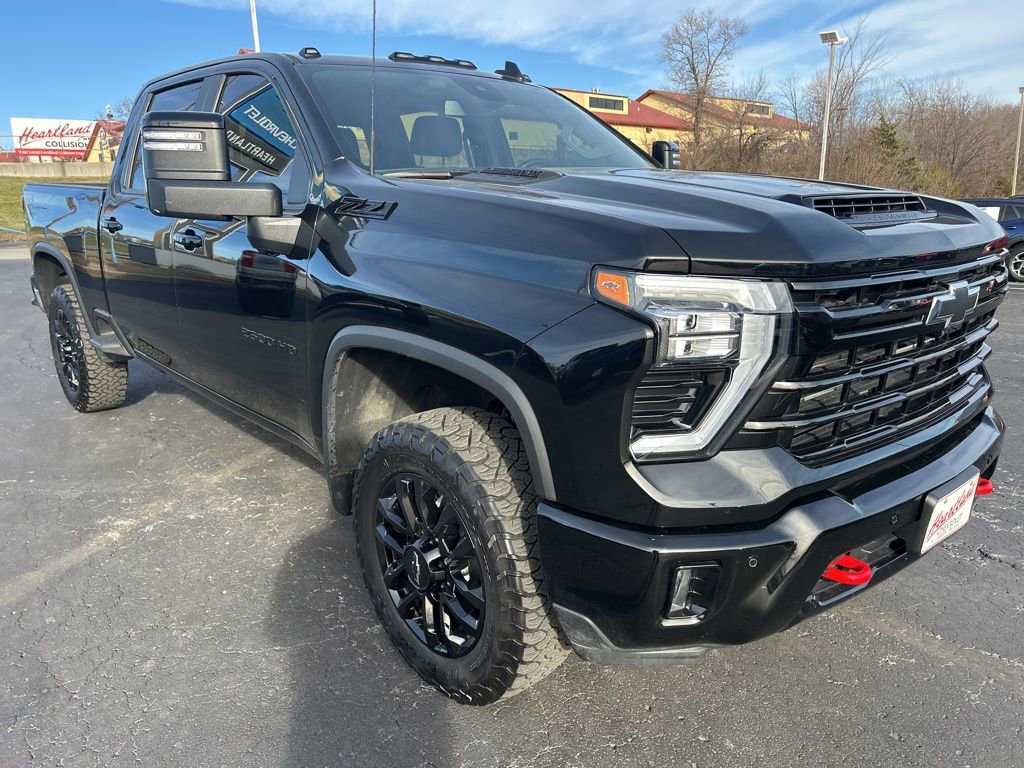 Used 2025 Chevrolet Silverado 2500 LT w/ Trail Boss Package image 3