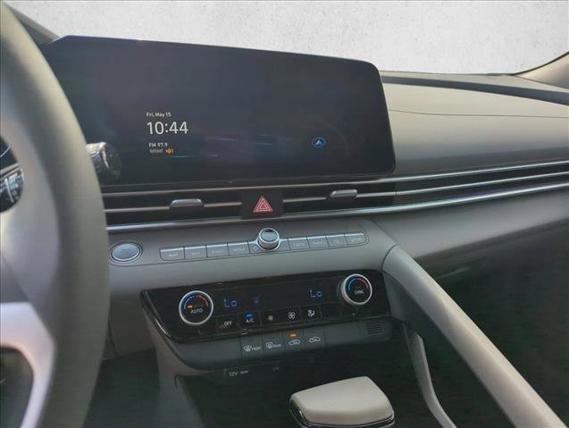 Used 2024 Hyundai Elantra SEL FWD image 13