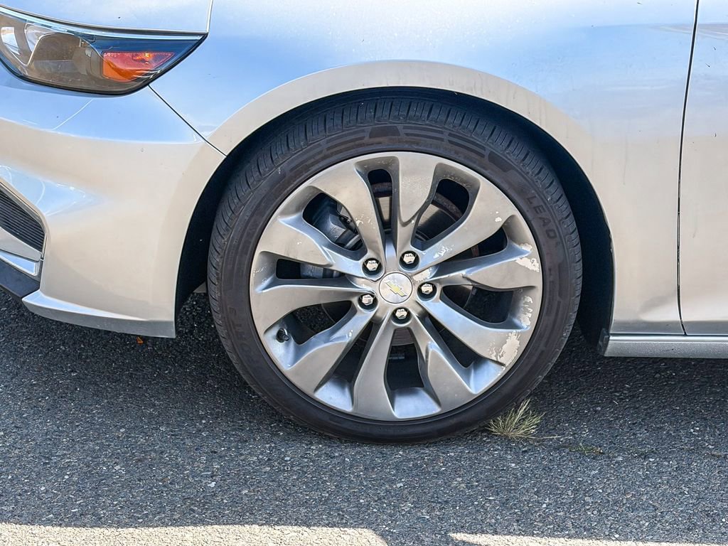 Used 2017 Chevrolet Malibu Premier w/ Premier Sun and Wheel Package image 7