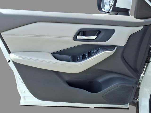 Used 2023 Nissan Rogue SV w/ SV Premium B Package image 16