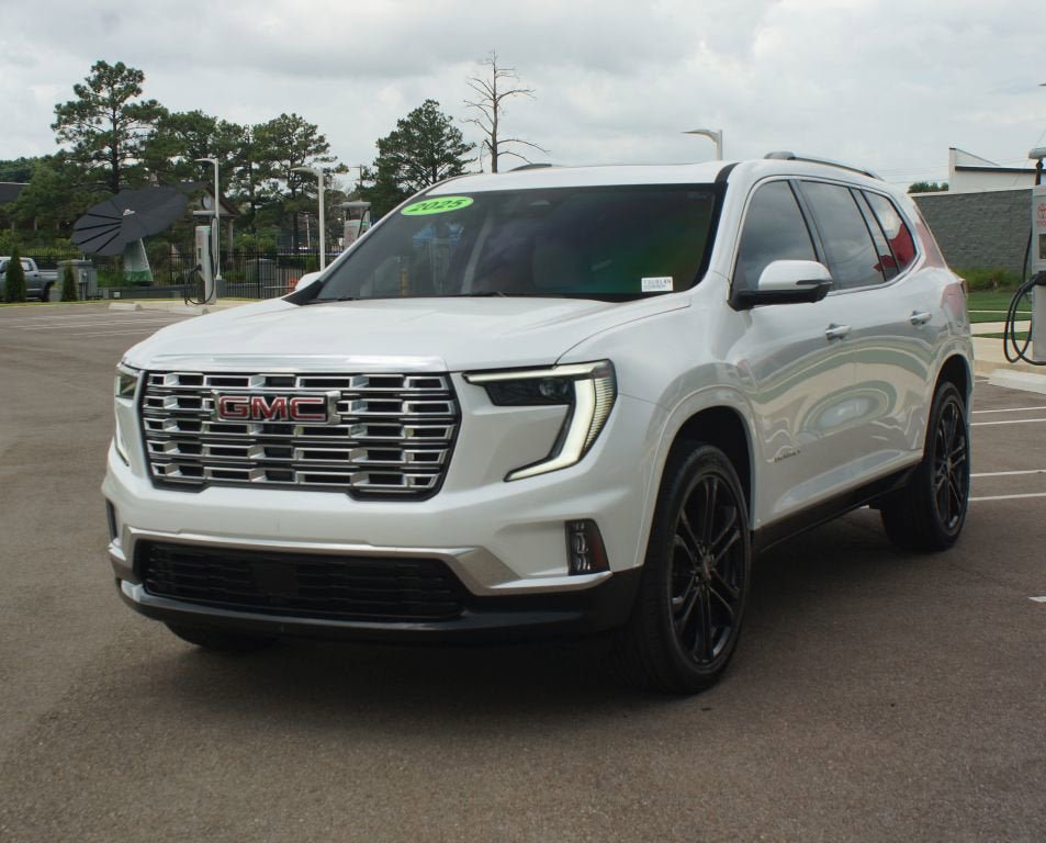 Used 2025 GMC Acadia Denali w/ LPO, Floor Liner Package FWD image 27