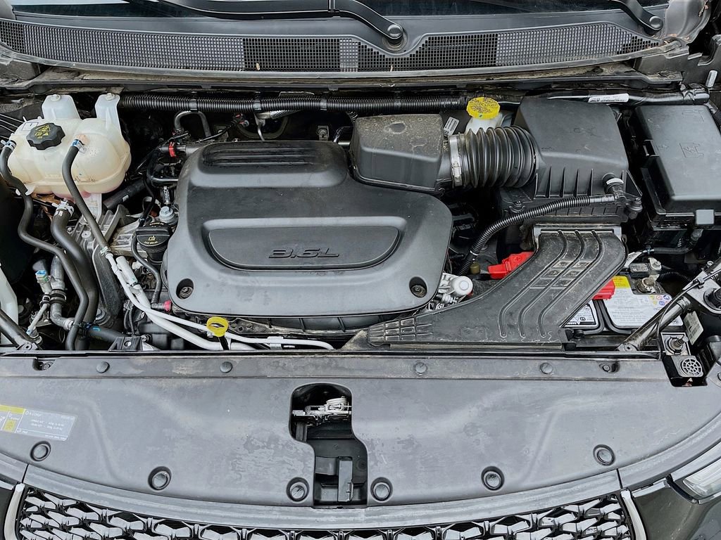 Used 2025 Chrysler Pacifica Select image 10