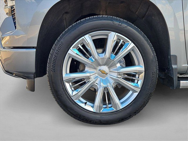 Used 2025 Chevrolet Silverado 1500 High Country w/ High Country Premium Package AWD/4WD image 25