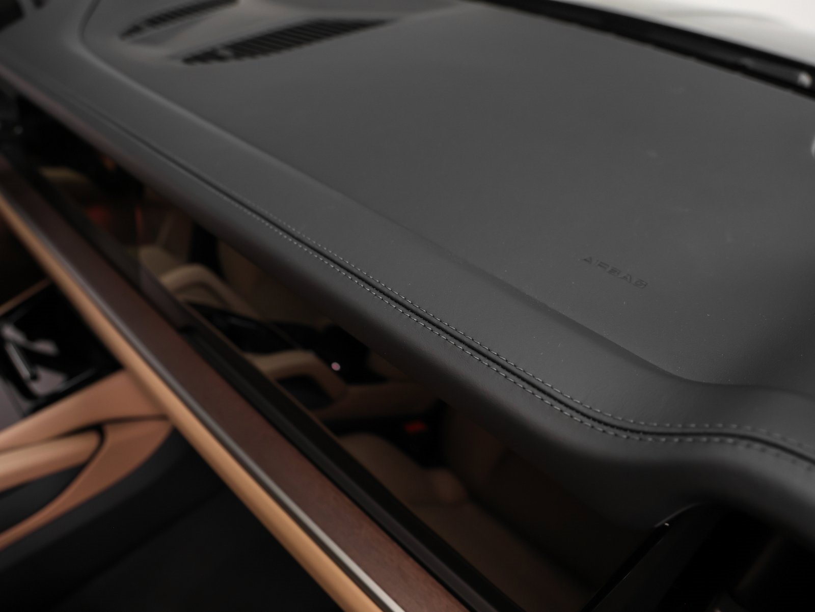 Used 2025 Porsche Cayenne image 21