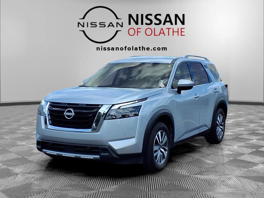 Used 2025 Nissan Pathfinder SL FWD image 1
