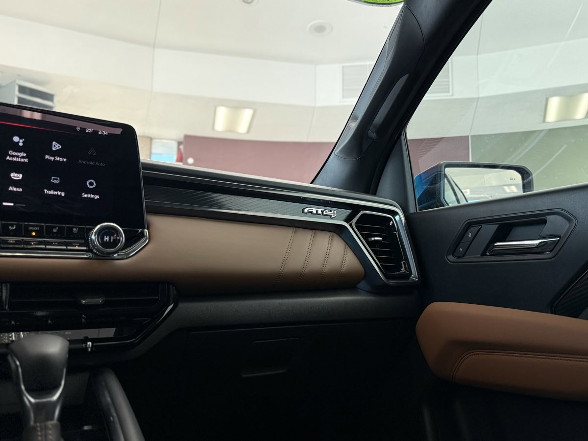 Used 2025 GMC Canyon AT4 w/ Technology Plus Package image 23