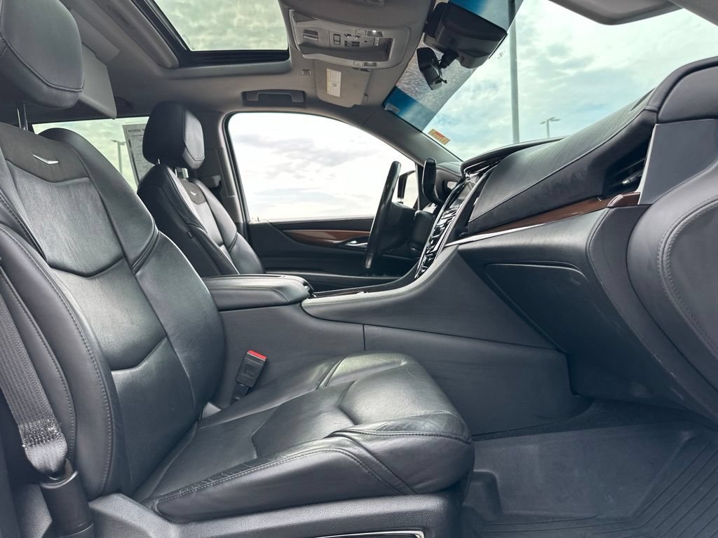 Used 2020 Cadillac Escalade Luxury AWD/4WD image 27