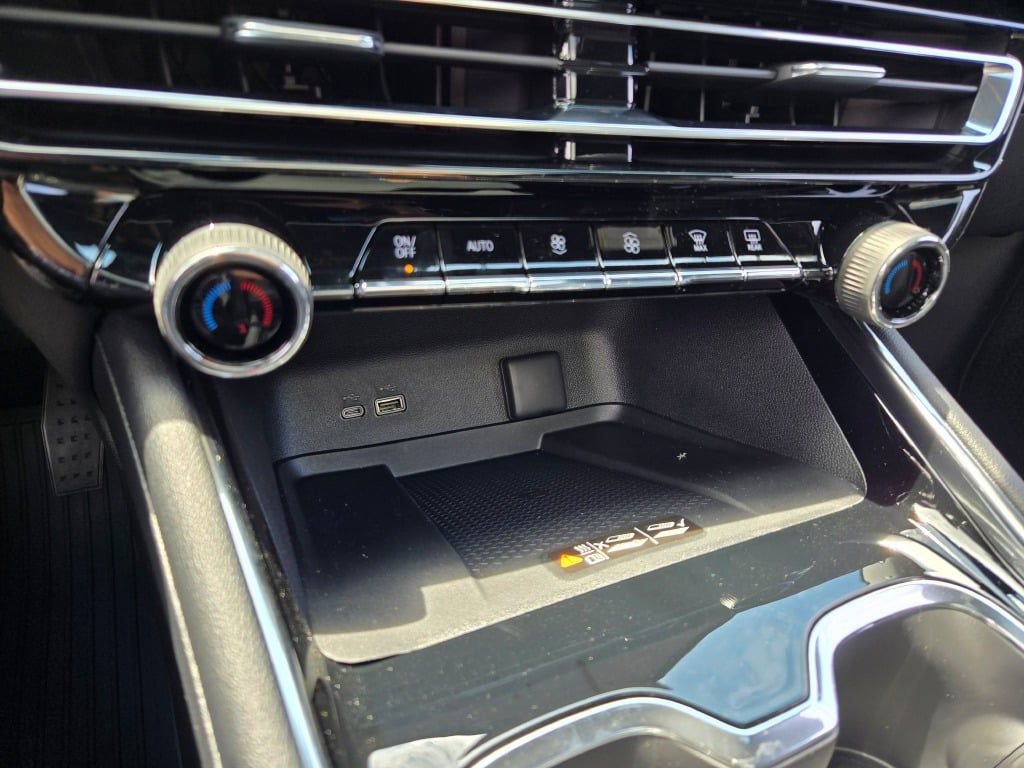 New 2026 Chevrolet Traverse High Country w/ LPO, Floor Liner Package image 30