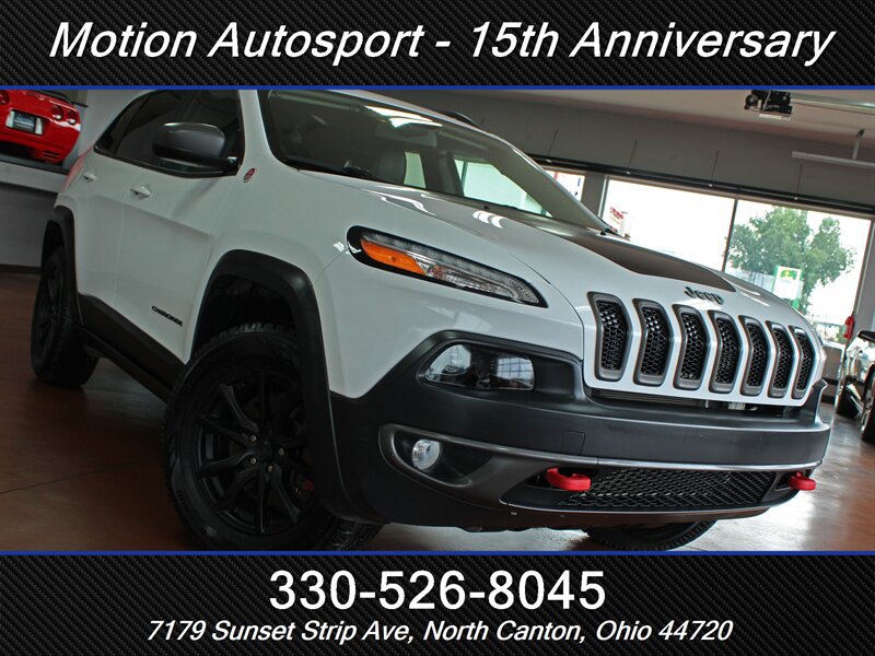 Used 2017 Jeep Cherokee Trailhawk AWD/4WD image 42