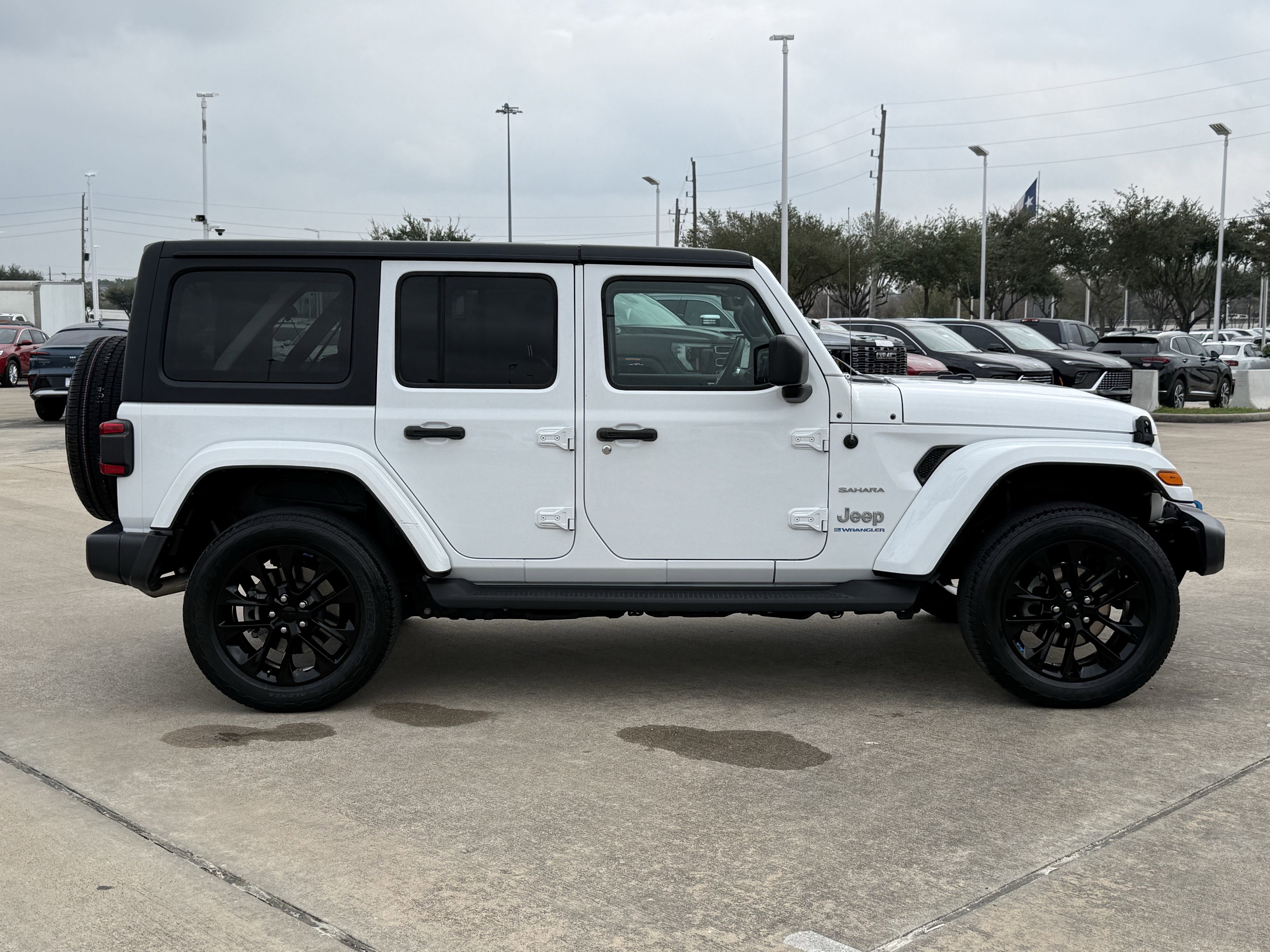 Used 2023 Jeep Wrangler Sahara image 3