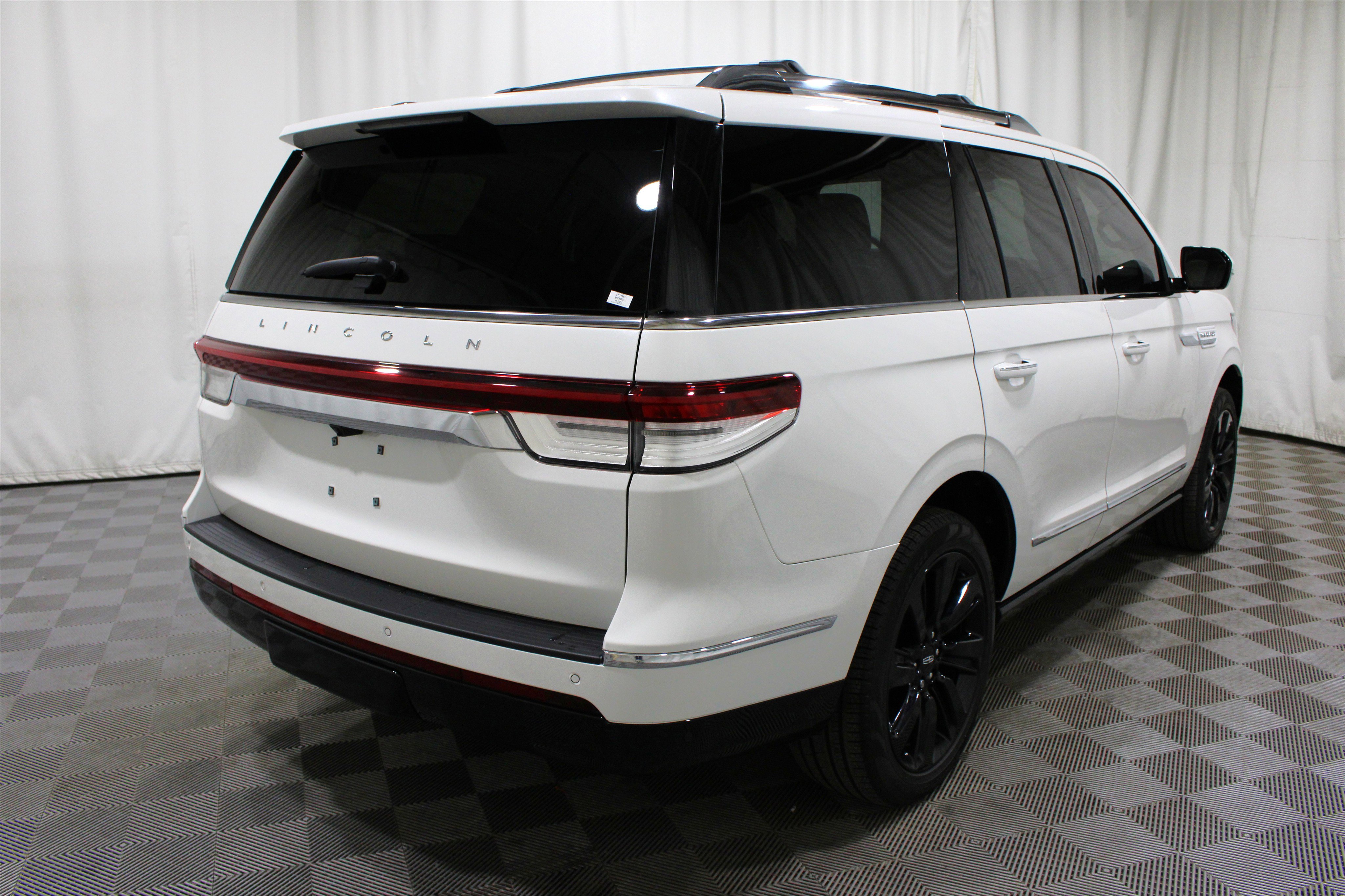 Used 2024 Lincoln Navigator Reserve AWD/4WD image 29