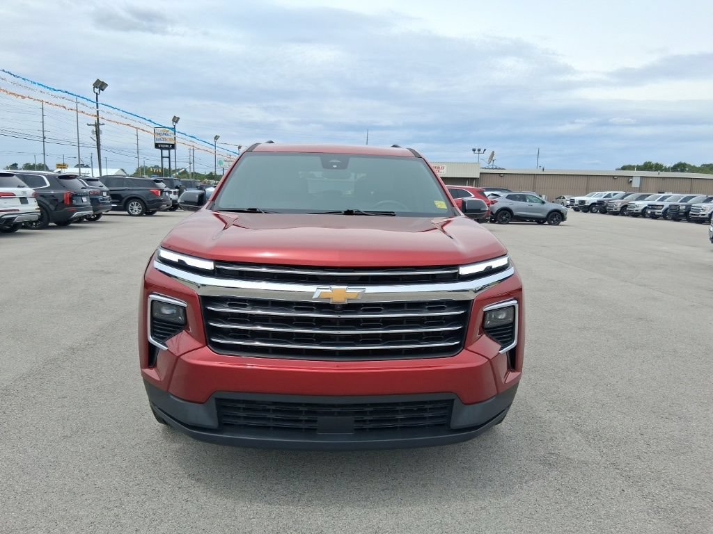 Used 2024 Chevrolet Traverse LT AWD/4WD image 2
