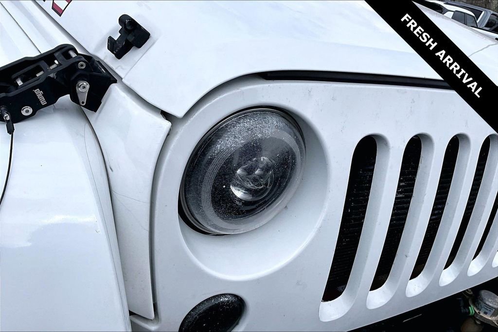 Used 2014 Jeep Wrangler Unlimited Rubicon image 28