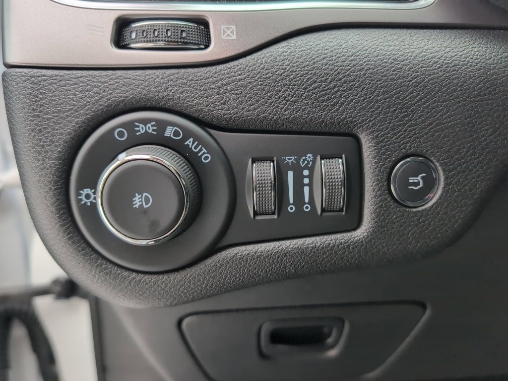 Used 2021 Jeep Cherokee Limited image 28