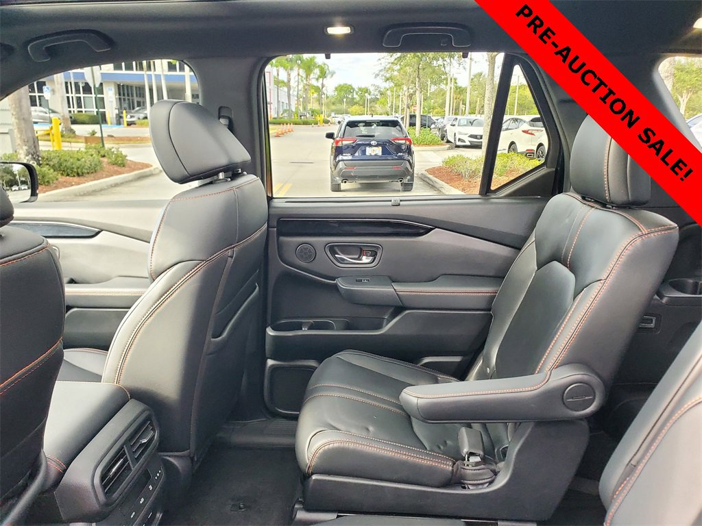 Used 2023 Honda Pilot TrailSport image 12