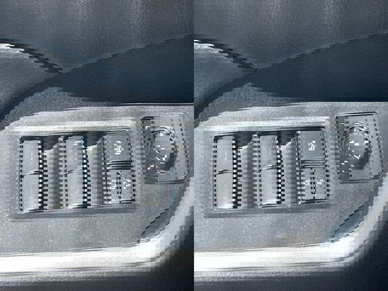 Used 2024 Toyota RAV4 XLE AWD/4WD image 5