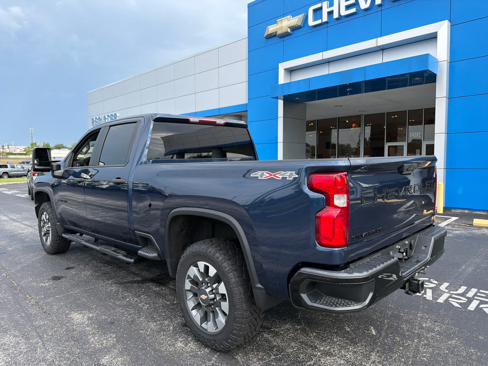 Used 2021 Chevrolet Silverado 2500 Custom w/ Custom Value Package AWD/4WD image 3