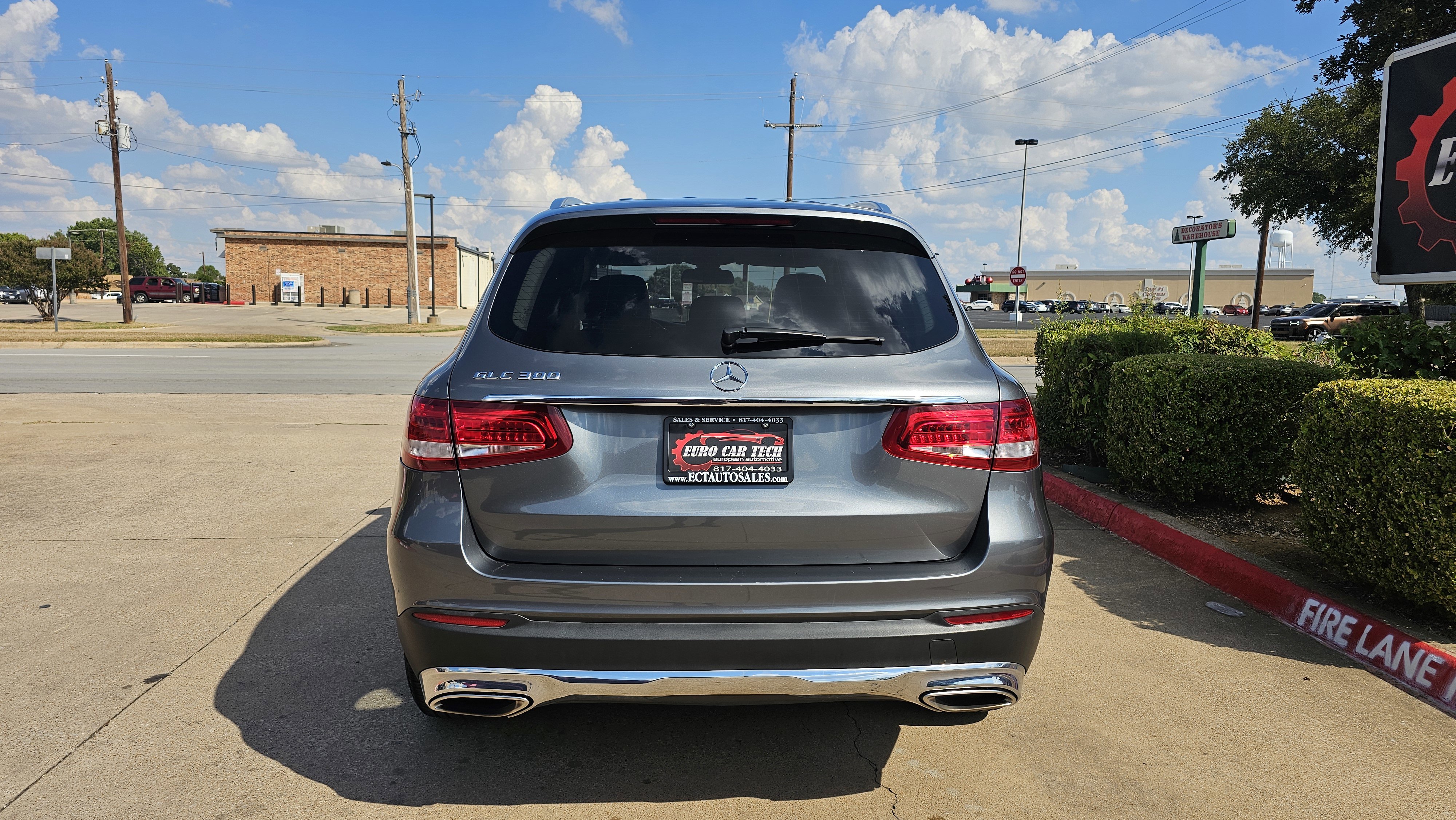 Used 2019 Mercedes-Benz GLC 300 w/ Premium Package image 4