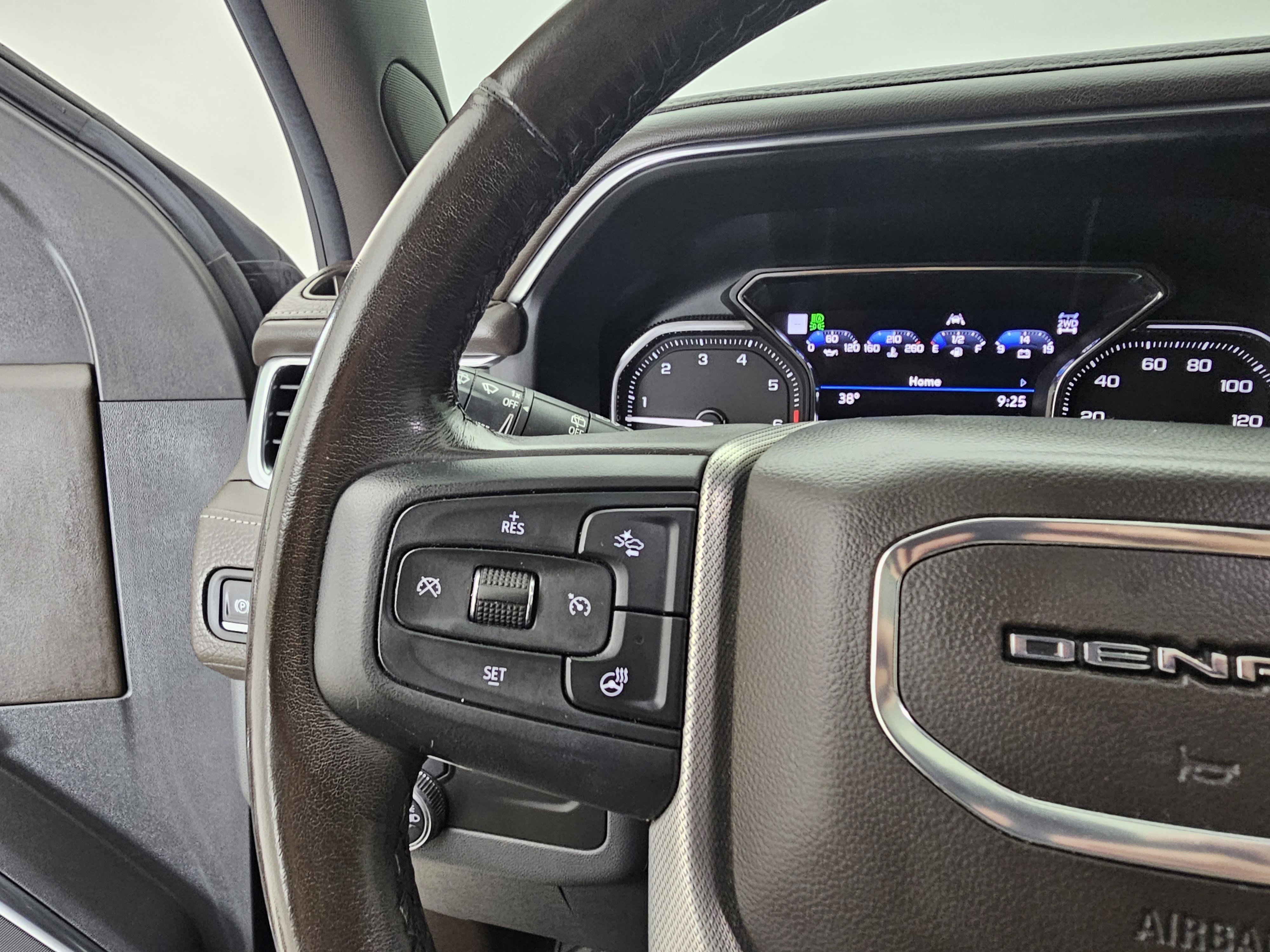 Used 2021 GMC Yukon XL Denali image 28