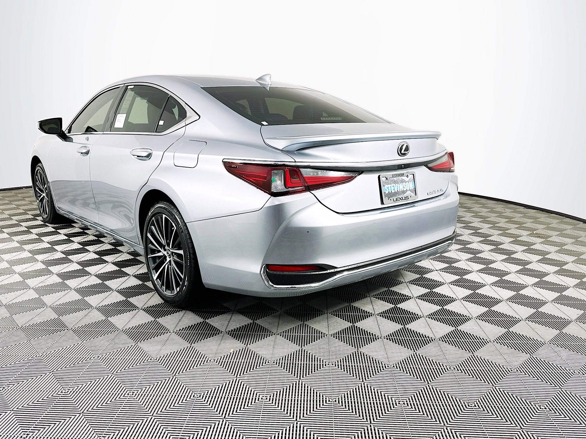 New 2025 Lexus ES 300h w/ Premium Package image 5