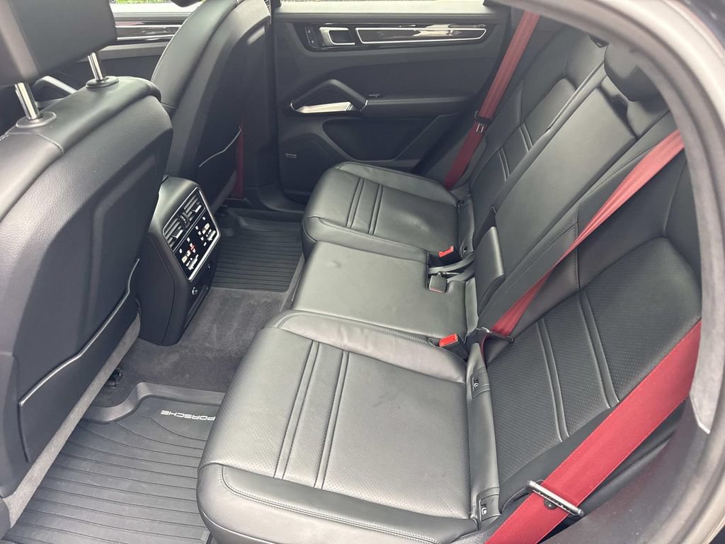 Used 2022 Porsche Cayenne Turbo S AWD/4WD image 15