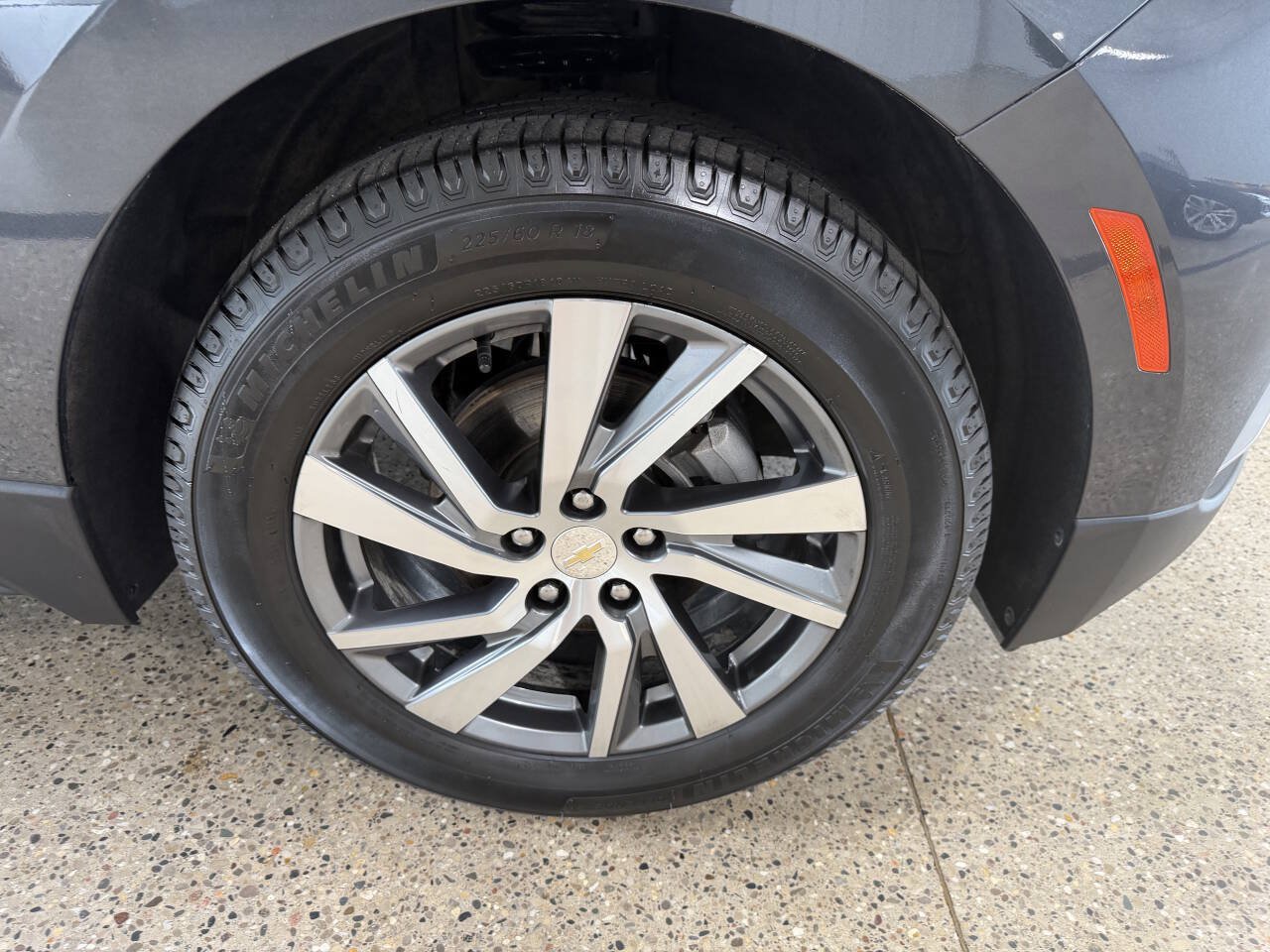 Used 2023 Chevrolet Equinox LT FWD image 28