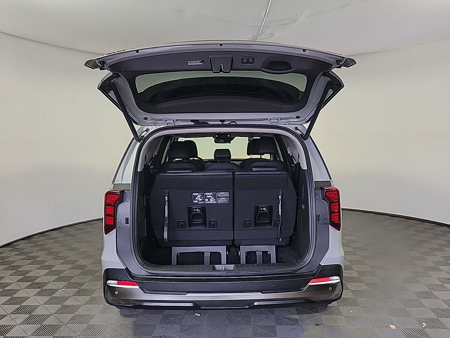 Used 2026 Kia Carnival SX FWD image 6