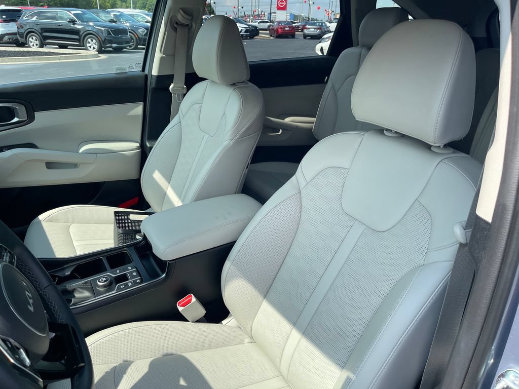 Used 2025 Kia Sorento EX w/ Panoramic Sunroof Package FWD image 13