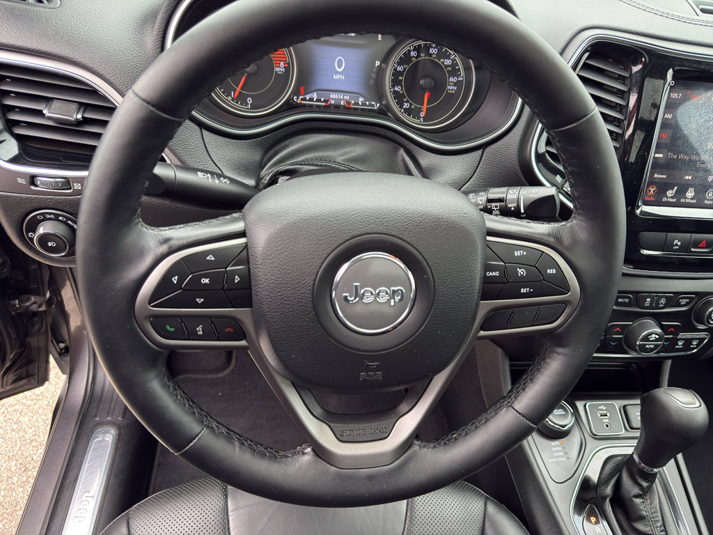 Used 2019 Jeep Cherokee Limited w/ Luxury Group AWD/4WD image 16