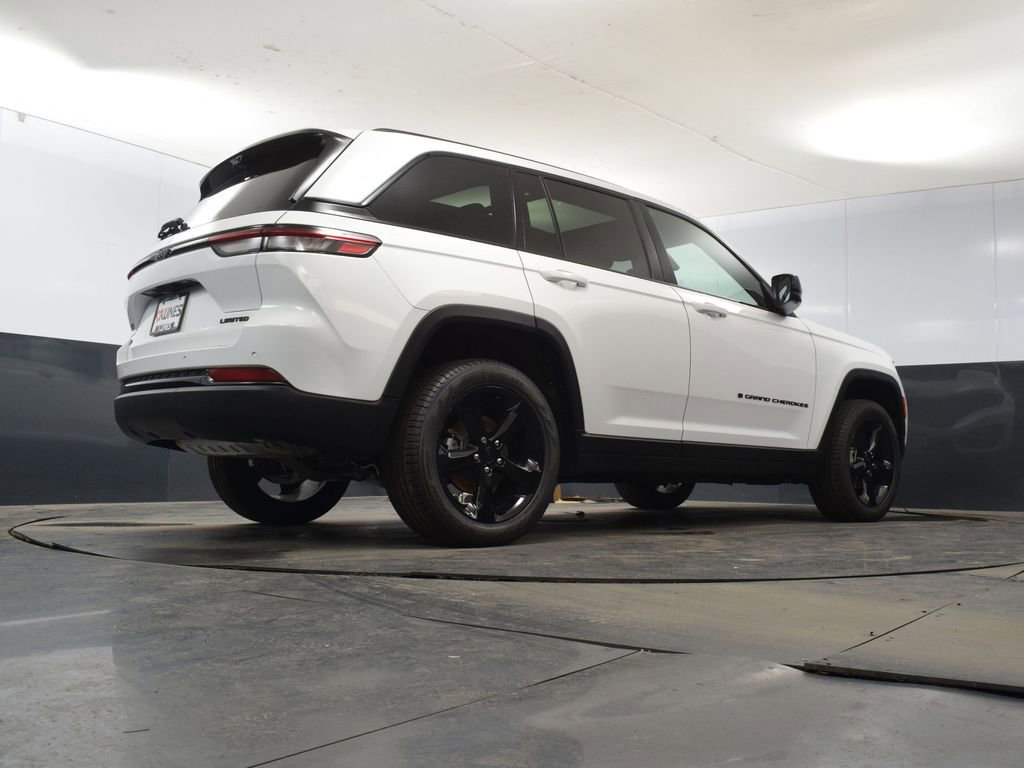 Used 2025 Jeep Grand Cherokee Limited w/ Luxury Tech Group II image 48