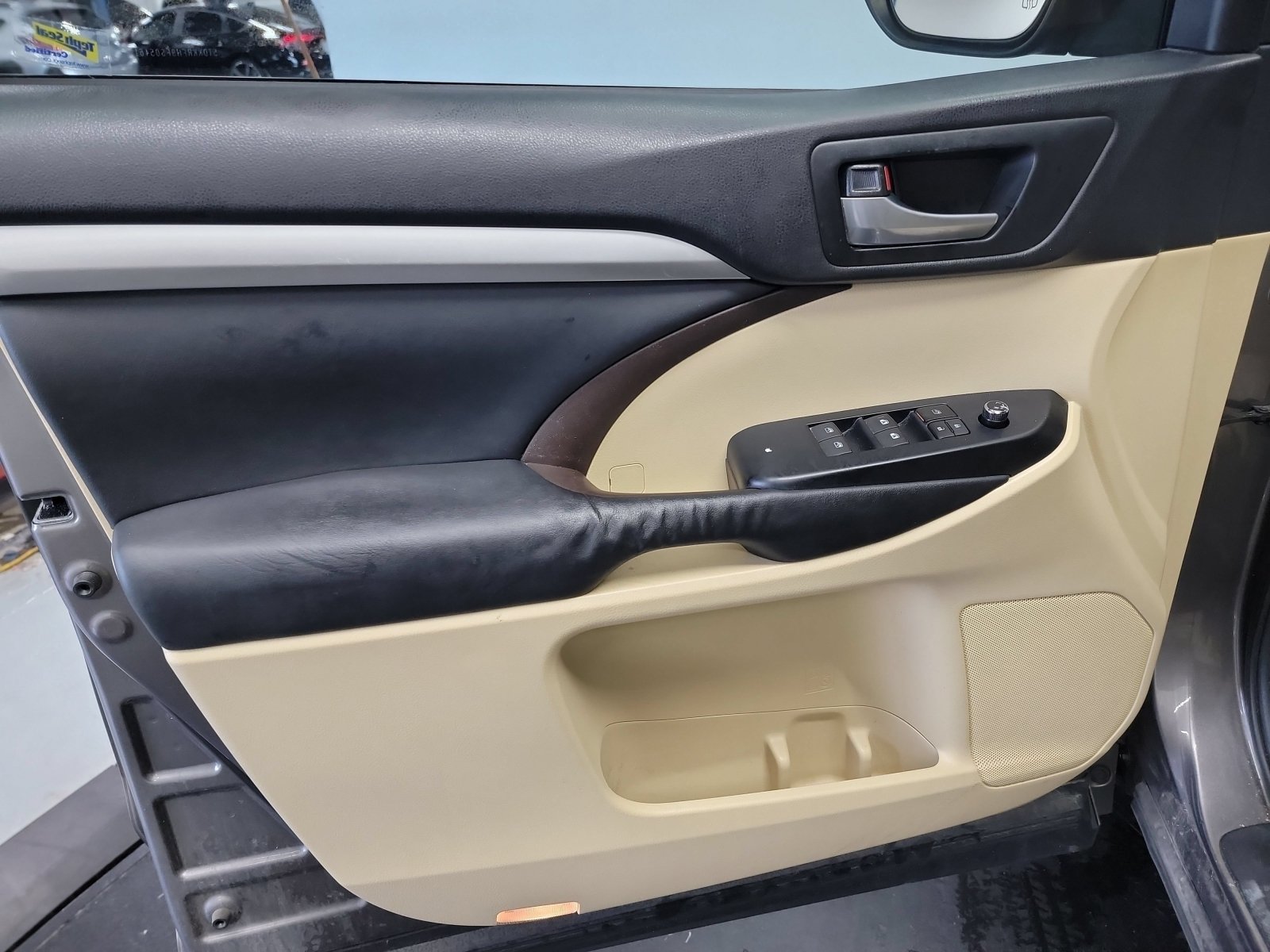 Used 2015 Toyota Highlander XLE FWD image 13