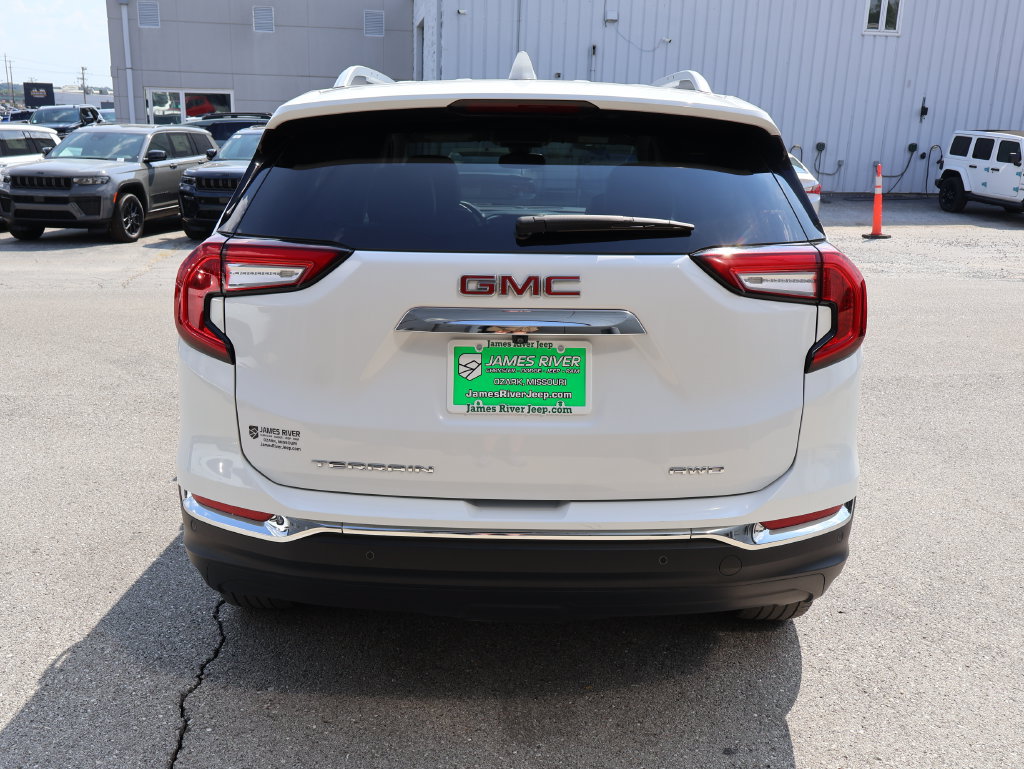 Used 2023 GMC Terrain SLT AWD/4WD image 4