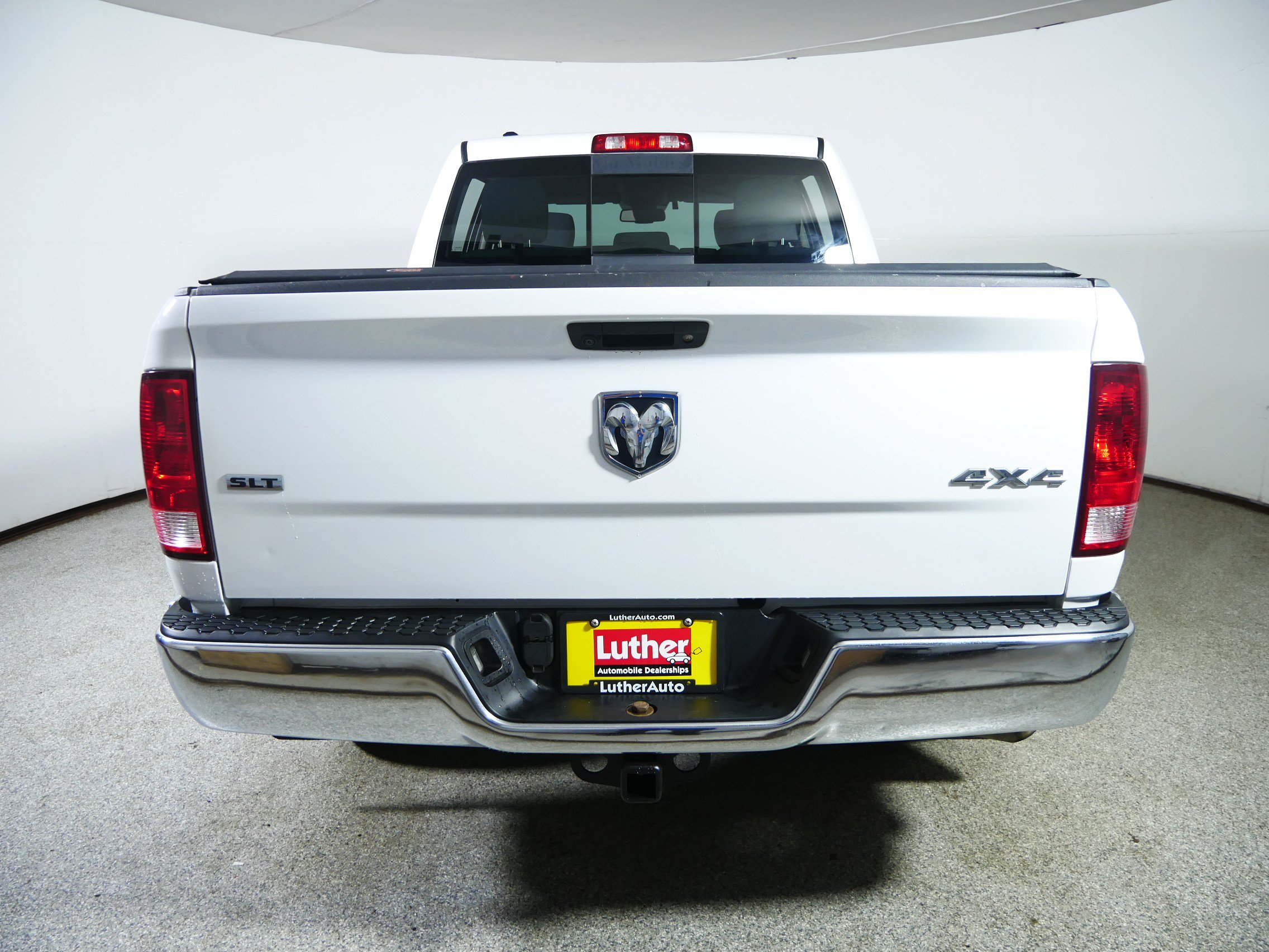 Used 2017 RAM 1500 Classic SLT w/ Luxury Group AWD/4WD image 6