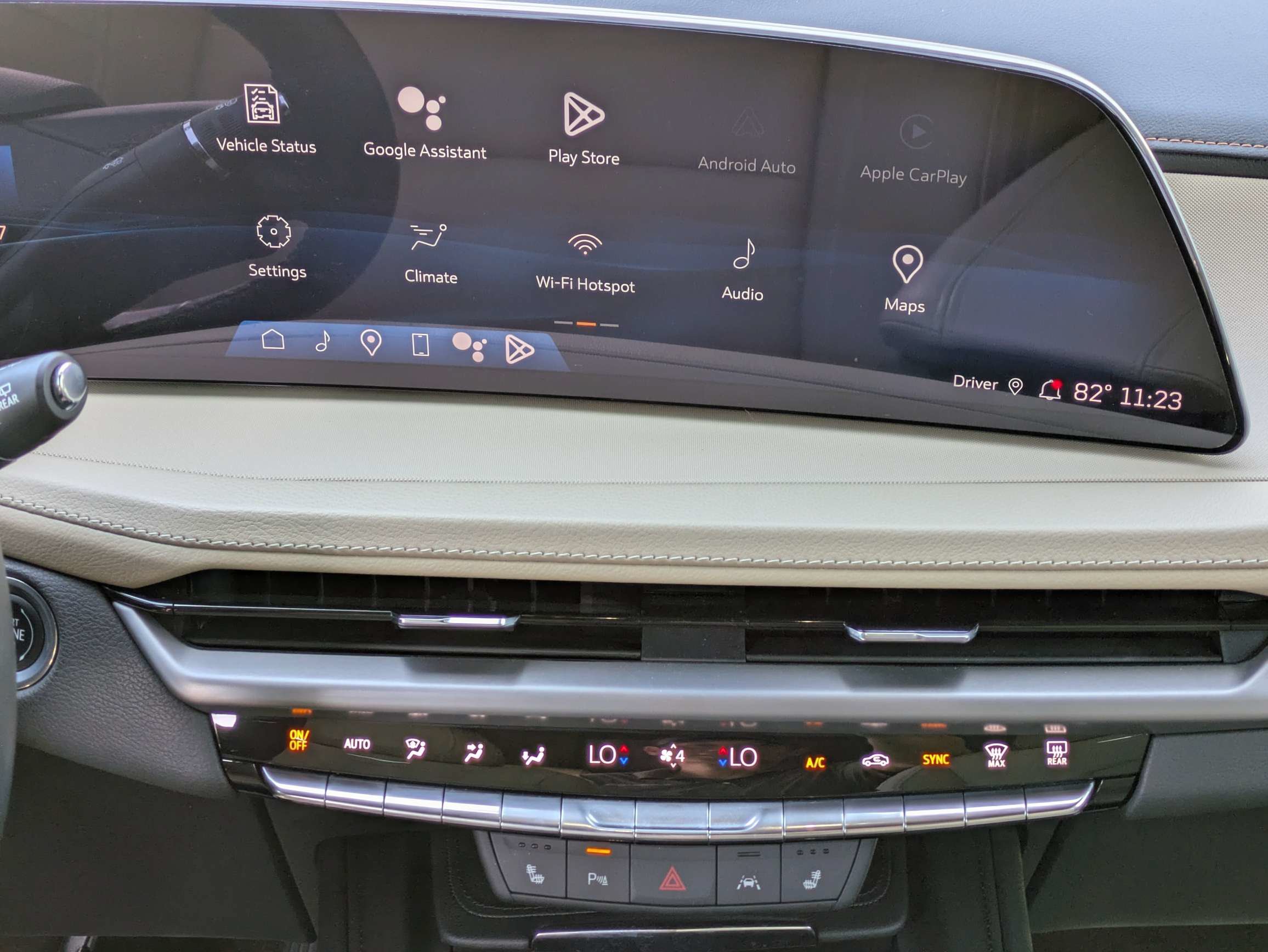 Used 2024 Cadillac XT4 Luxury w/ Cold Weather Package FWD image 15